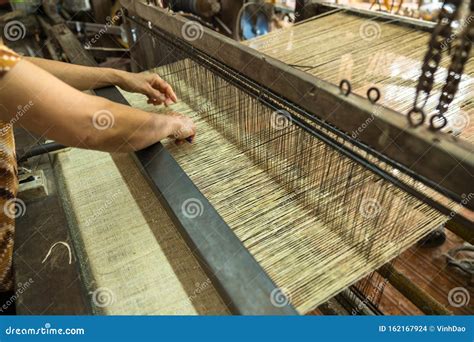 Rani of the Golden Threads - Une Reine de fils d'or tissant l'espoir et la résistance !