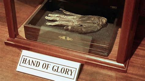  The Hand of Glory! Unveiling an 8th Century Italian Folk Story about Ambitiion and Divine Intervention